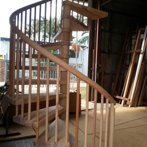 Spiral pre- assembled in factory phil mahogany Round posts rail and balusters